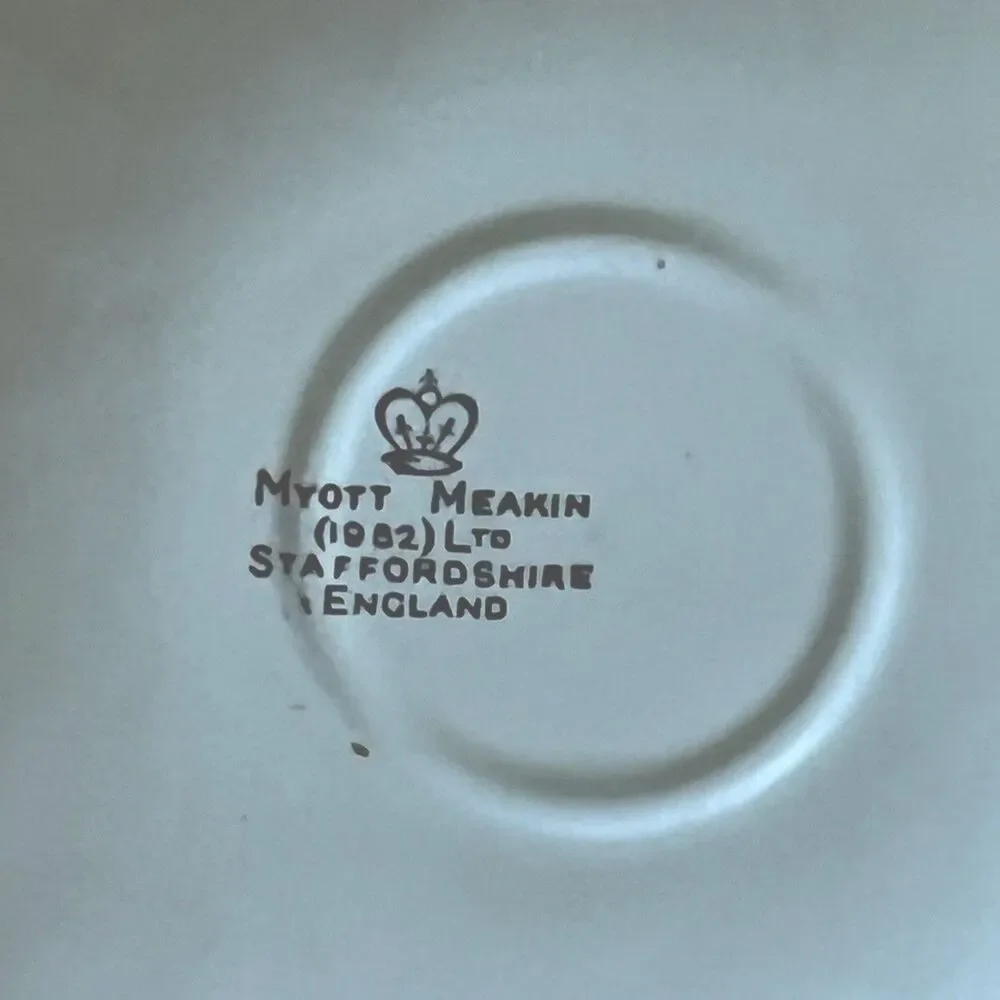 Myott Meakin‎ Staffordshire England Olde Chelsea White Swirl Saucer Plates Set 2